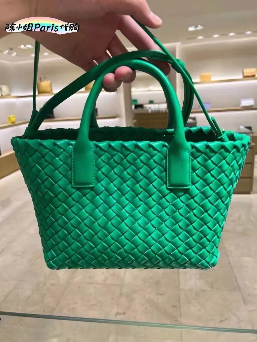 Mini cute, even though it’s so small, it’s super capable of holding a tote vegetable basket – parrot green now available for pre-order